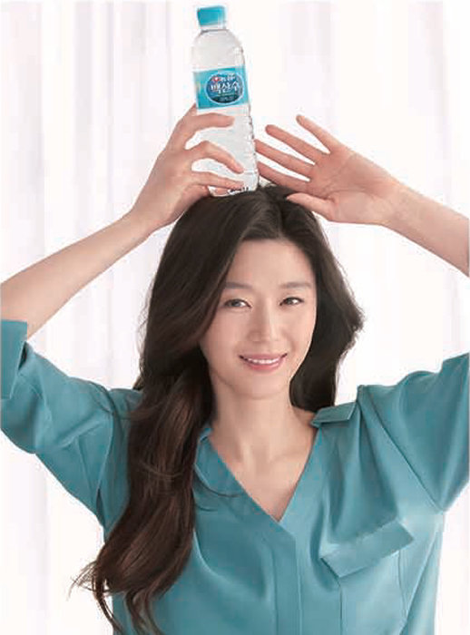 Jun Ji Hyun Encourages to Drink 2 Liters Water a Day